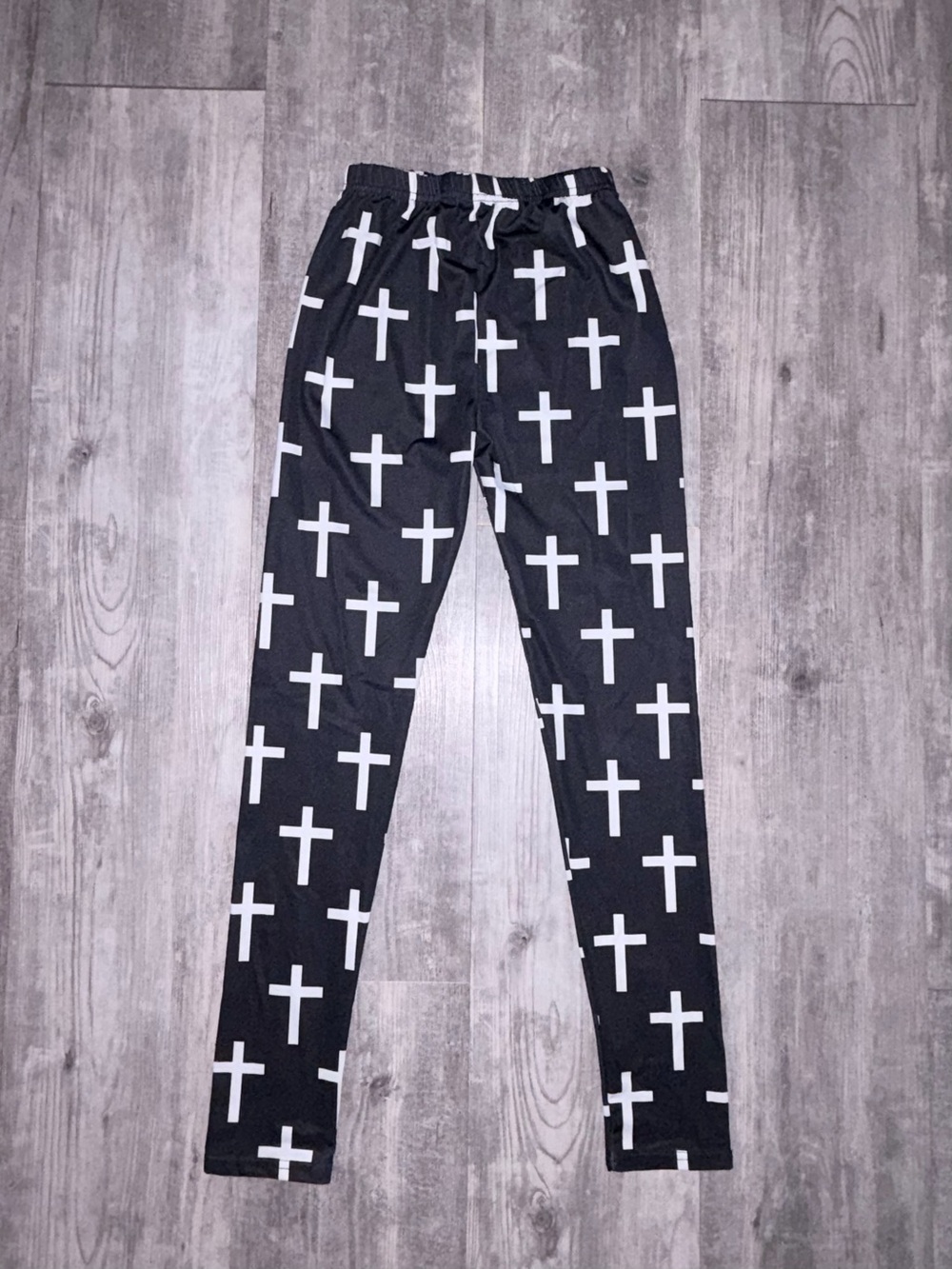 black legging with white cross print
